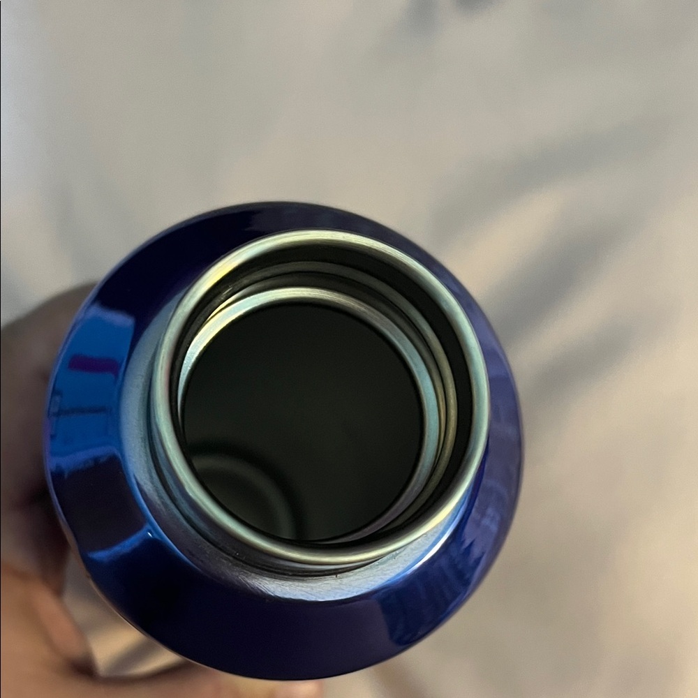 Starbucks Gradient Winter Blue 20 oz Water Bottle - Picture 7 of 7